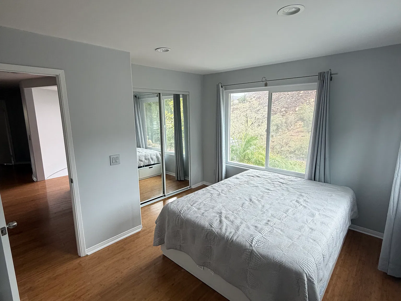 2 bed, 3020 sqft, $1,000 — Photo 1