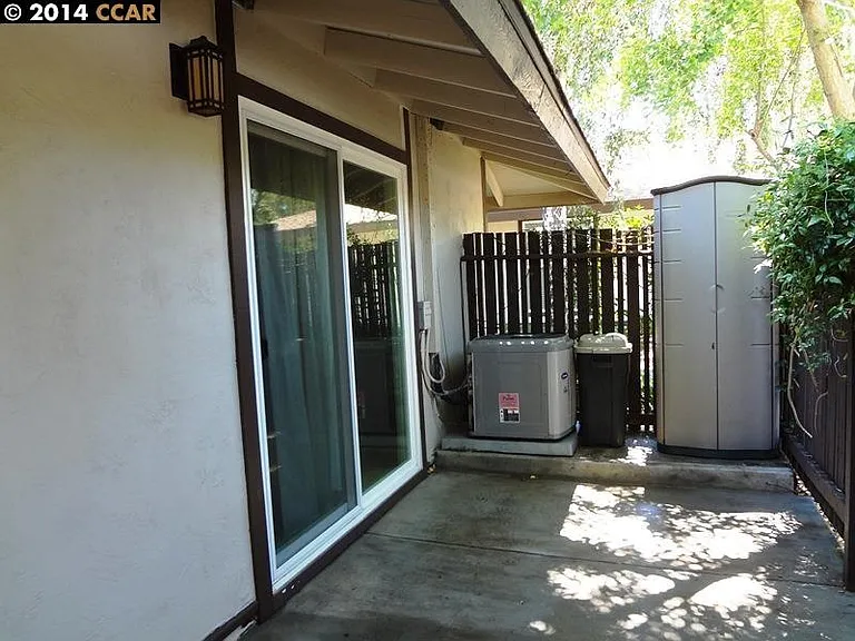 5496 Roundtree Dr — Photo 5