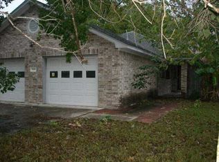 906 Garwood St, Smithville, TX 78957