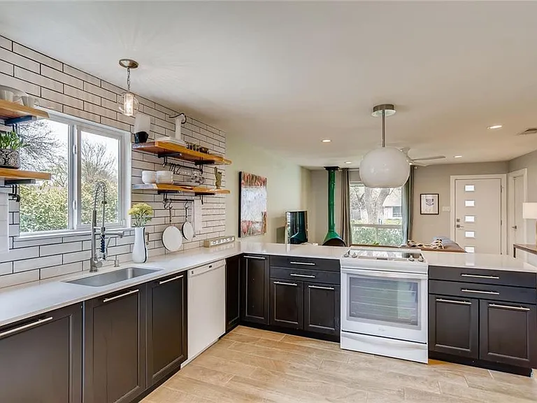 2403 Aldford Dr — Photo 5