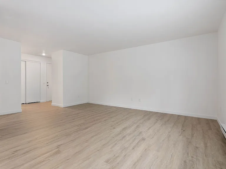 Glacier Park Apartments — Photo 28