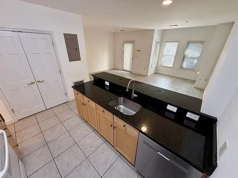 1235 10th St NW #B — Photo 4