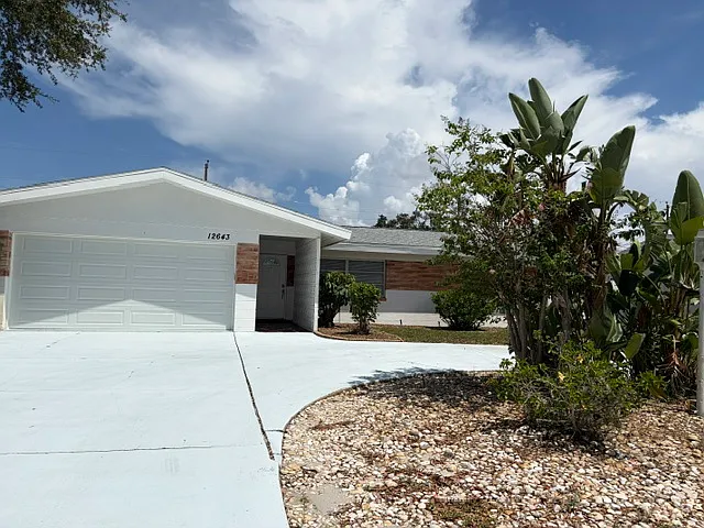 3 bed, 1243 sqft, $3,100 — Photo 2