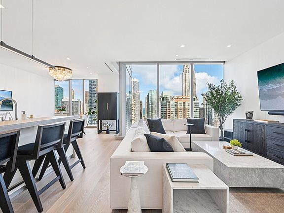 4th image of 363 E Wacker Dr Unit 2204