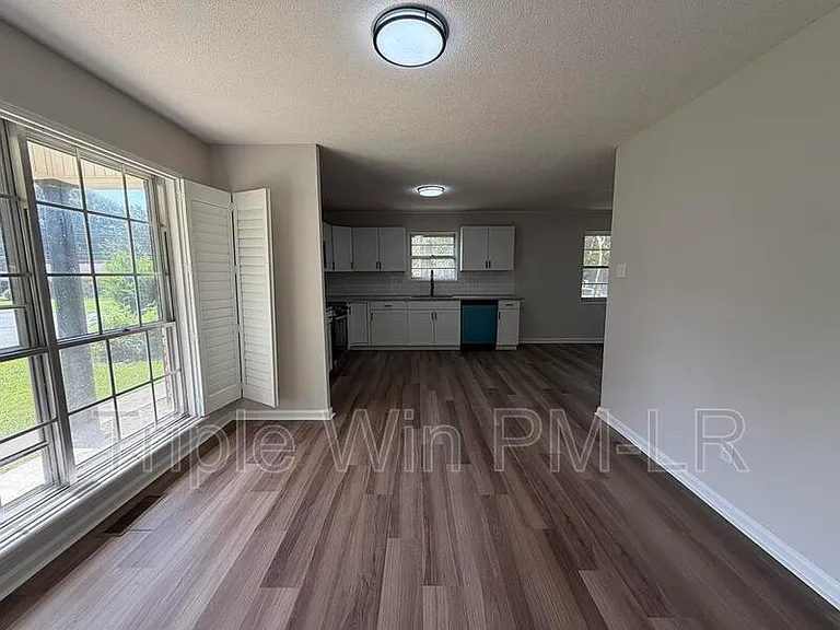 33 Single Oaks Dr — Photo 7