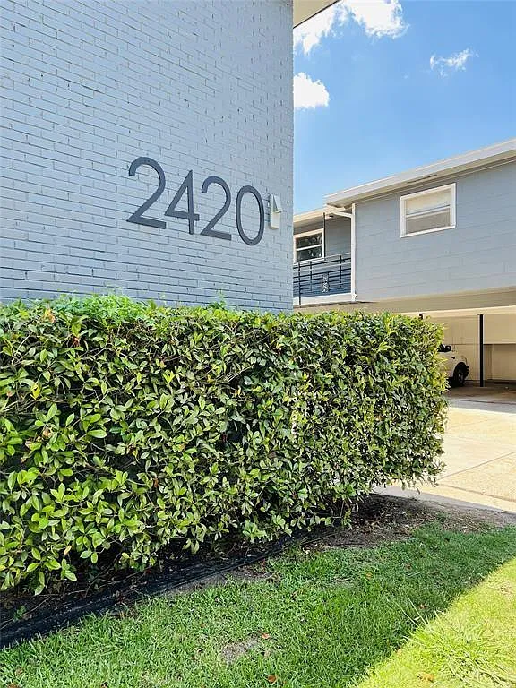 1 bed, 1.0 bath, 4298 sqft, $1,400 — Photo 1