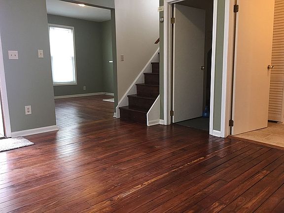4th image of 526 W 2nd Ave