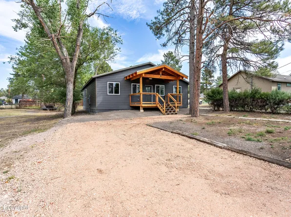 1113 6th St, Upton, WY 82730