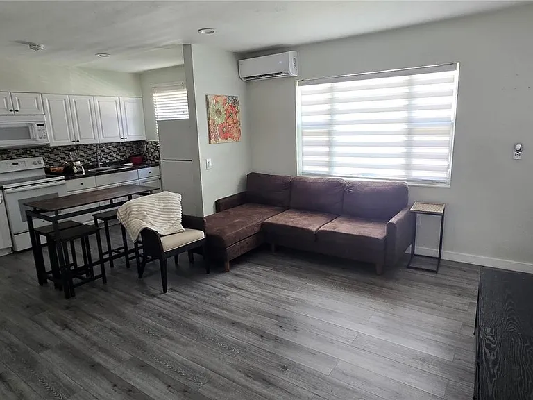 1130 NE 111th St #1130 — Photo 6