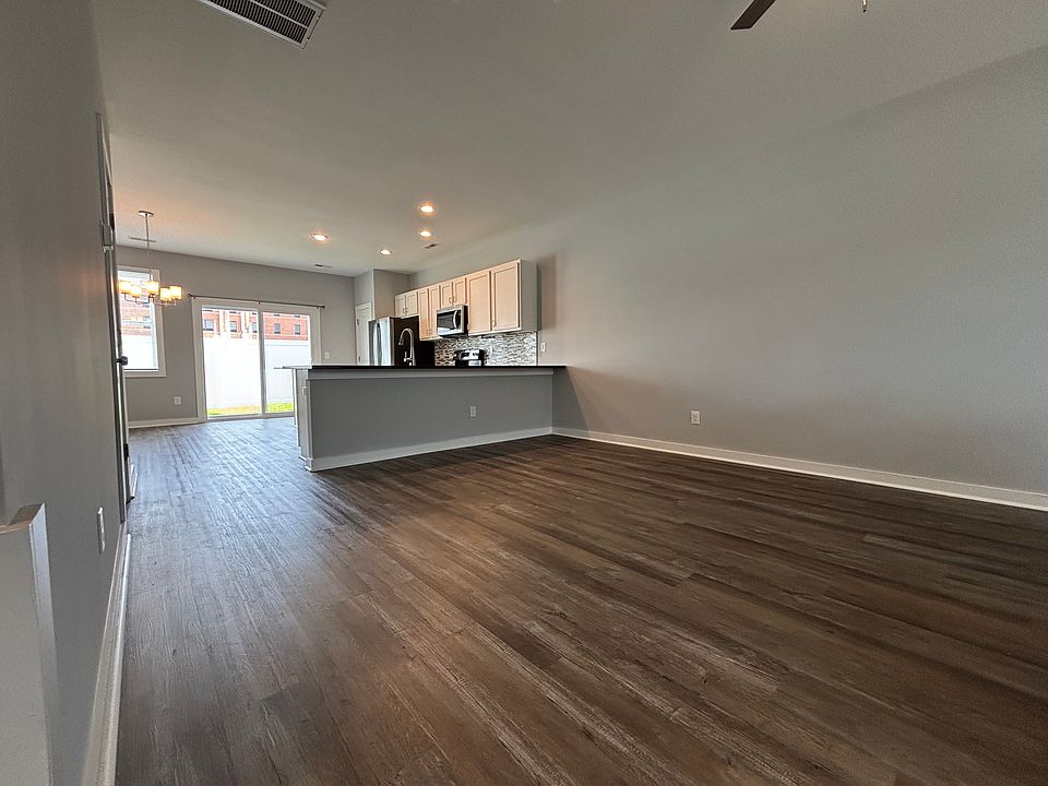 1st image of 606 Windsurfing Ln
