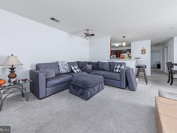3rd image of 125 Lionheart Ln