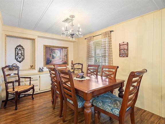 5th image of 712 Whippoorwill Ln