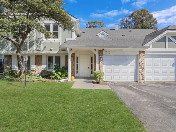 215 Coventry Cir #215, Vernon Hills, IL 60061