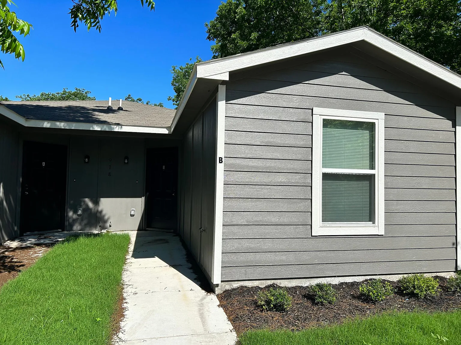 3 bed, 872 sqft, $1,095 — Photo 2