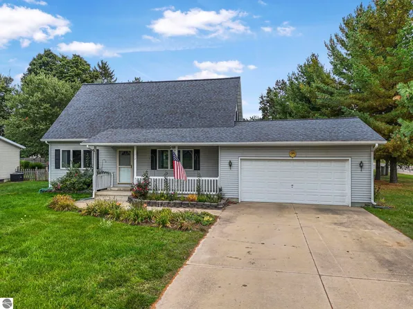 112 George St, Cadillac, MI 49601