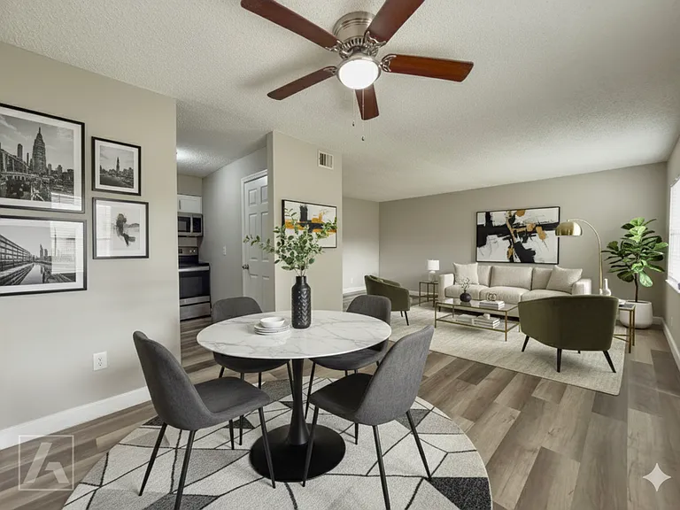 Carriage House Apts — Photo 46