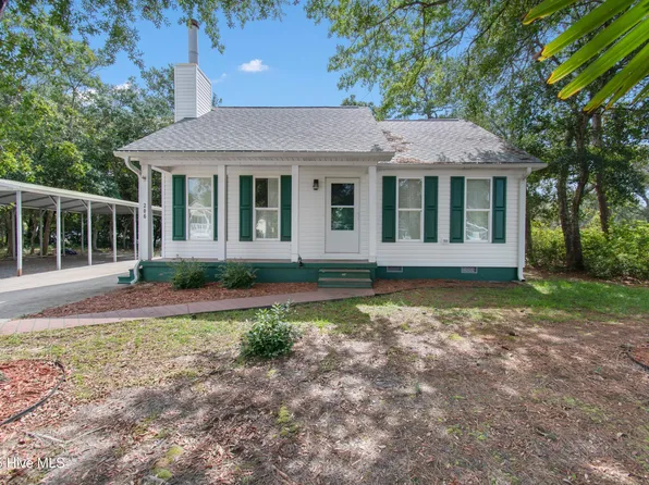 206 NE 45th Street, Oak Island, NC 28465