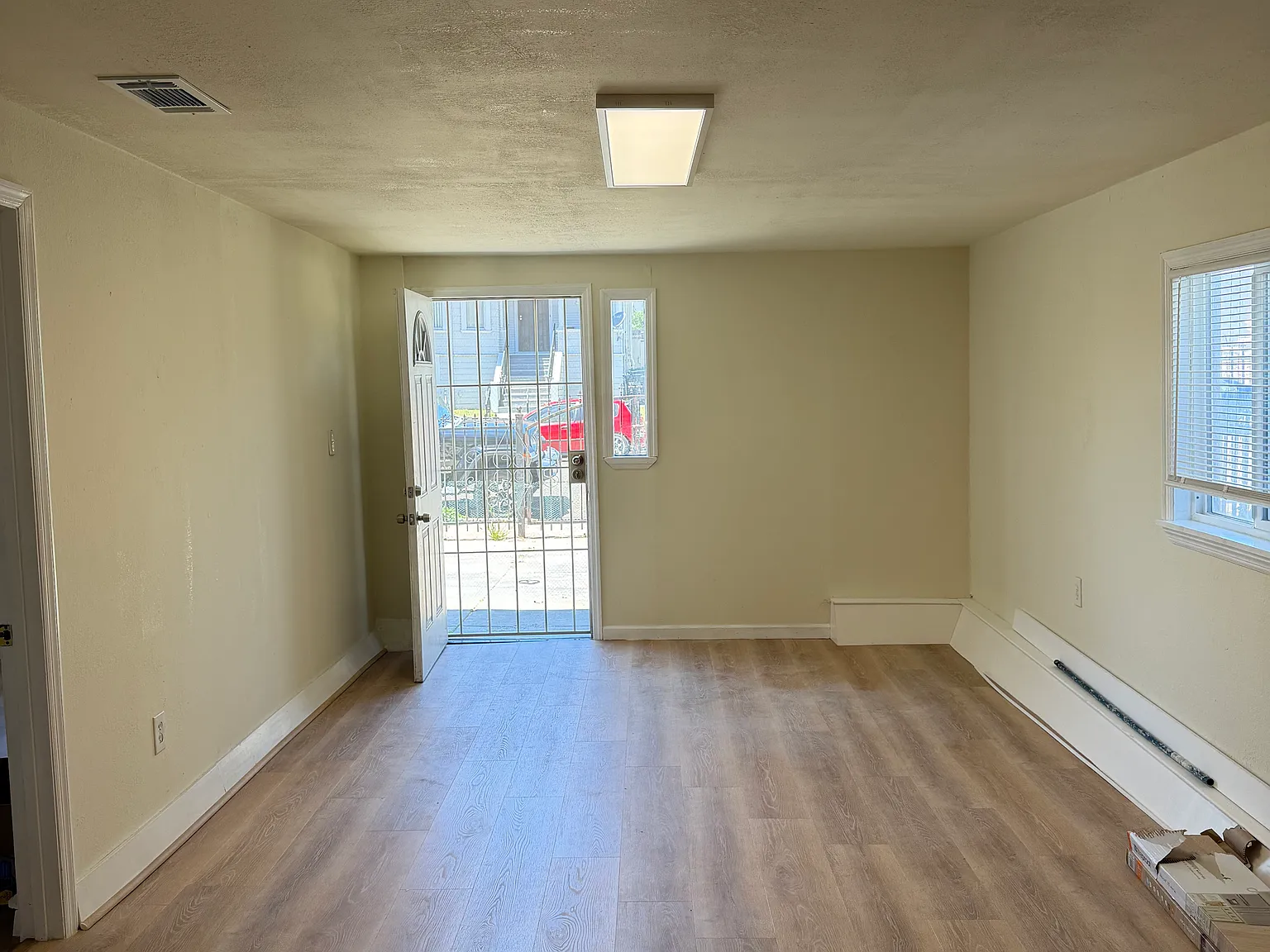 3 bed, 1.5 bath, $3,200 — Photo 2