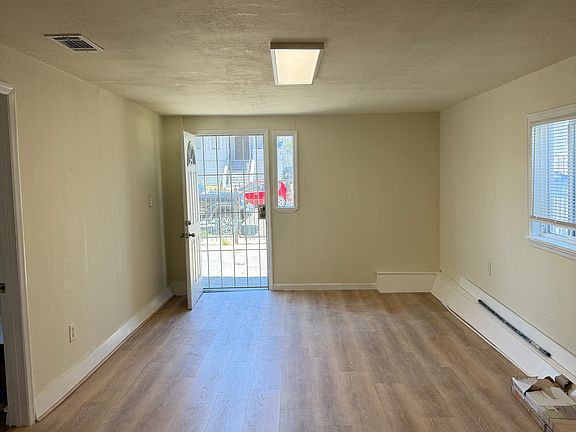 2nd image of 1930 Irving Ave #1930