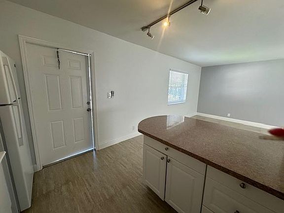 5th image of 1411 N Dixie Hwy APT 4