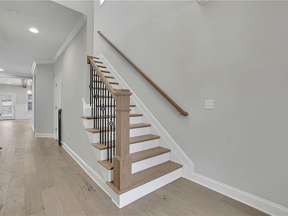 3rd image of 1888 Weston Ln