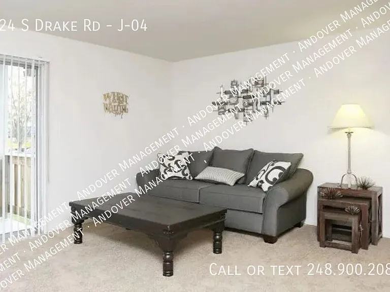 324 S Drake Rd #J-04 — Photo 2