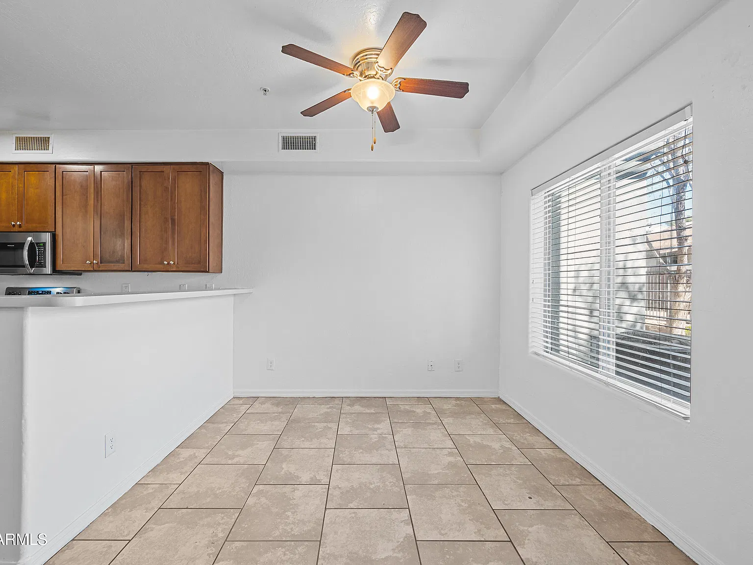 2 bed, 2.5 bath, 1282 sqft, $1,325 — Photo 4