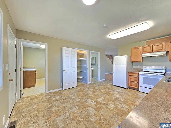 3rd image of 211 E Vashon Ave