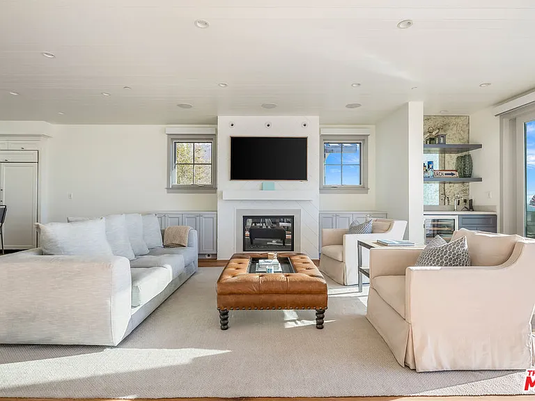703 Bayview Dr — Photo 10