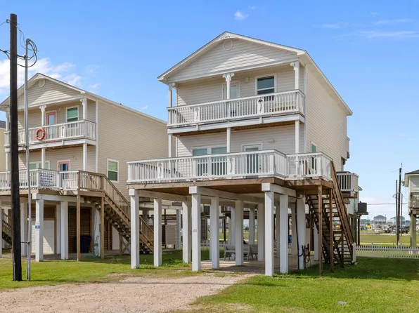 139 W Palm St, Surfside Beach, TX 77541