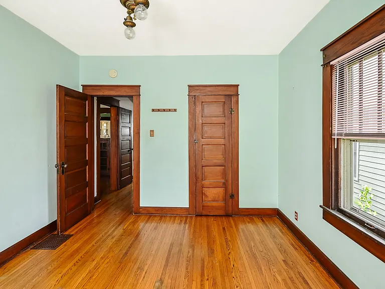 West bedroom.