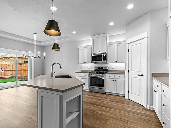 5th image of 3718 Carlin Dr