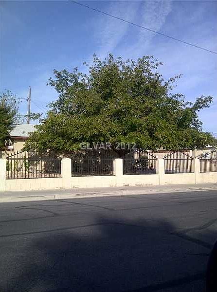 2nd image of 2404 Chapman Dr