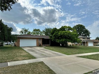 5664 Pinnacle Park Dr, Seven Hills, OH, 44131