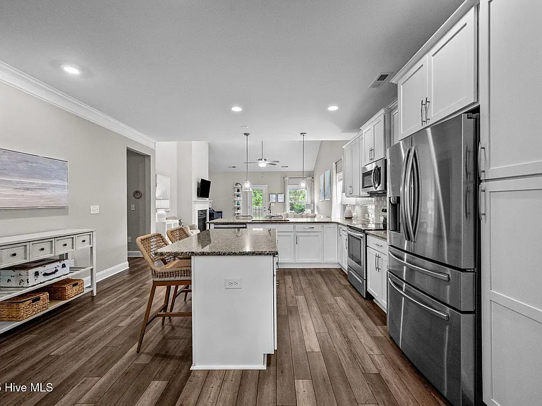 303 Red Cedar Dr — Photo 10