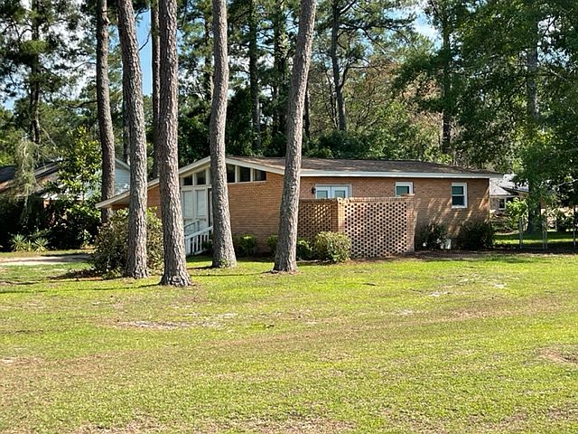 1st image of 303 Pinewood Dr