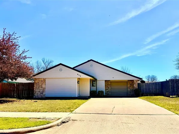 832 SE 14th St, Moore, OK 73160