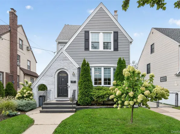 344 Houston Avenue, Mineola, NY 11501