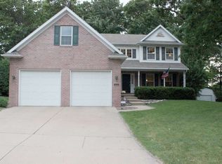 1450 Woodmont Way, Green Bay, WI 54304