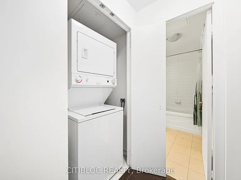 65 Bremner Blvd #4007 — Photo 36