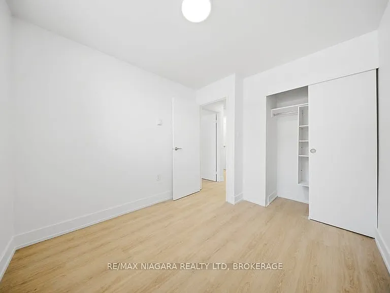 25 Downes Ave — Photo 7