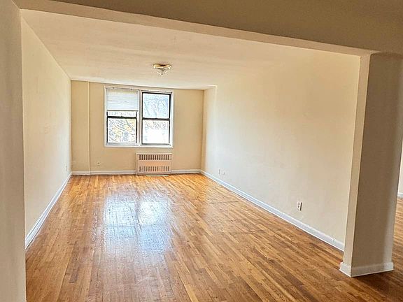2nd image of 2060 E 19th St APT 3I