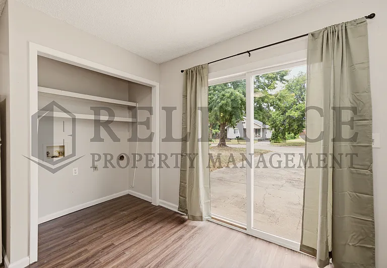 903 E Osie St — Photo 14