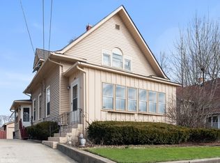 664 Park St, Elgin, IL 60120