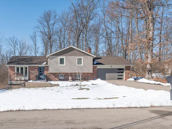 9621 Iris Dr, West Chester, OH 45241