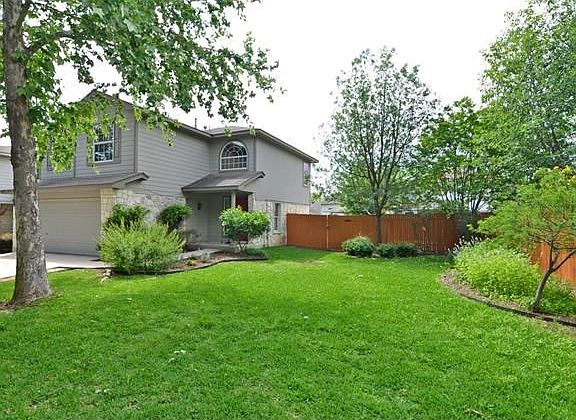 Located in Olympic Heights, this home is close to everything in south Austin but still has easy access to the nightlife and restaurants in downtown.