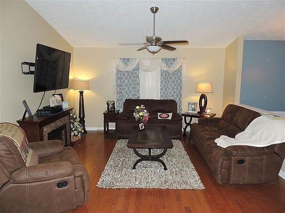 3rd image of 682 Ross Dr