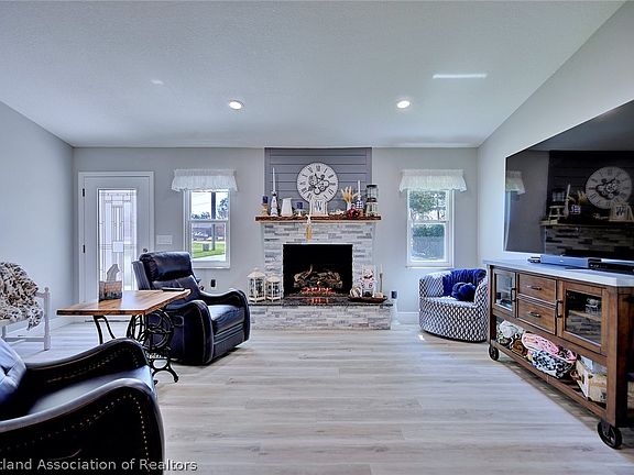 5th image of 115 Kings Ct NW