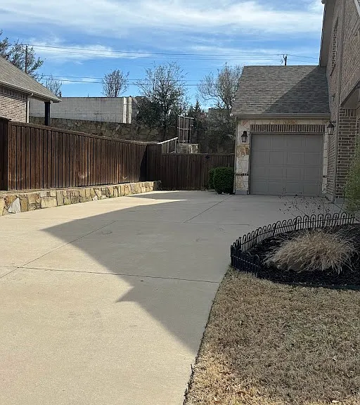 560 Darian Dr — Photo 29