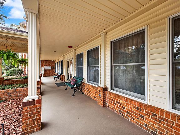 4th image of 203 Landing Dr APT C